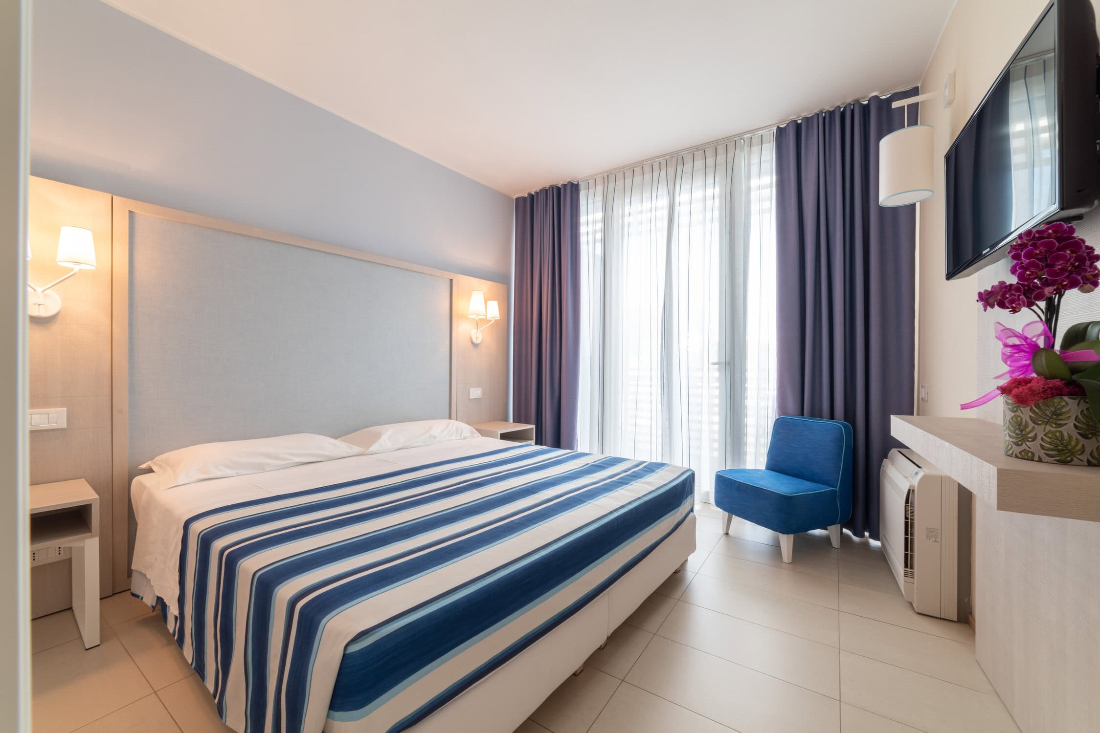 JuniorSuite 8